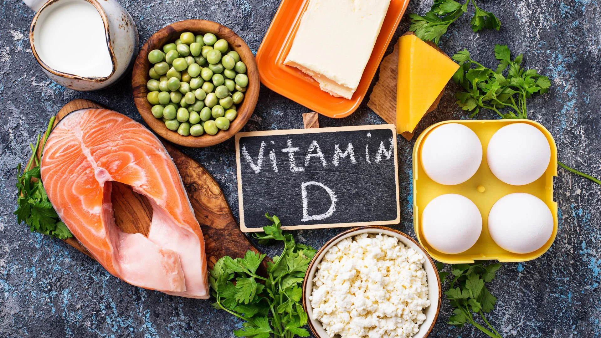 Vitamin D hansi qidalarda var ve faydalari nelerdir?
